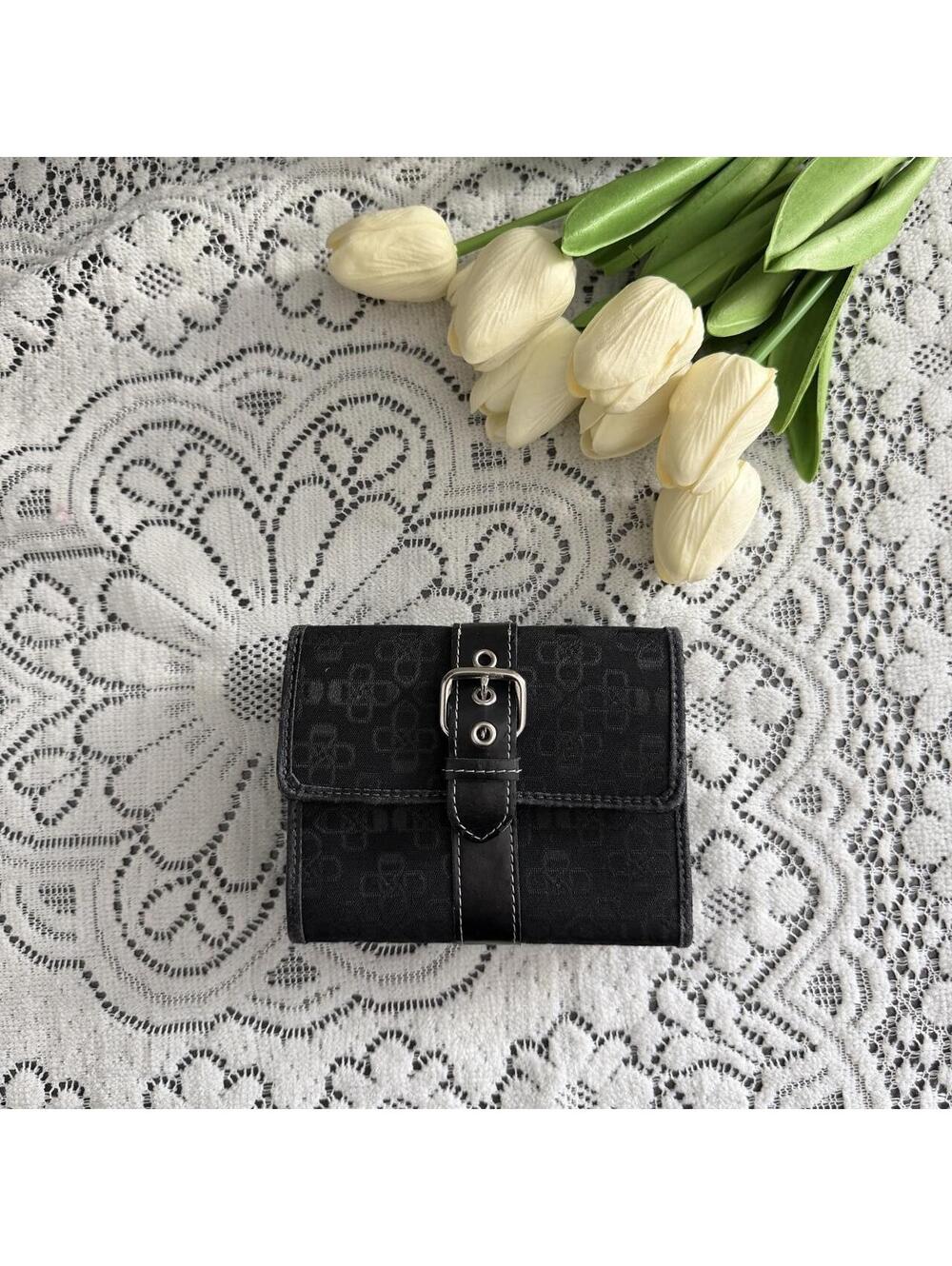 Black y2k tri fold wallet